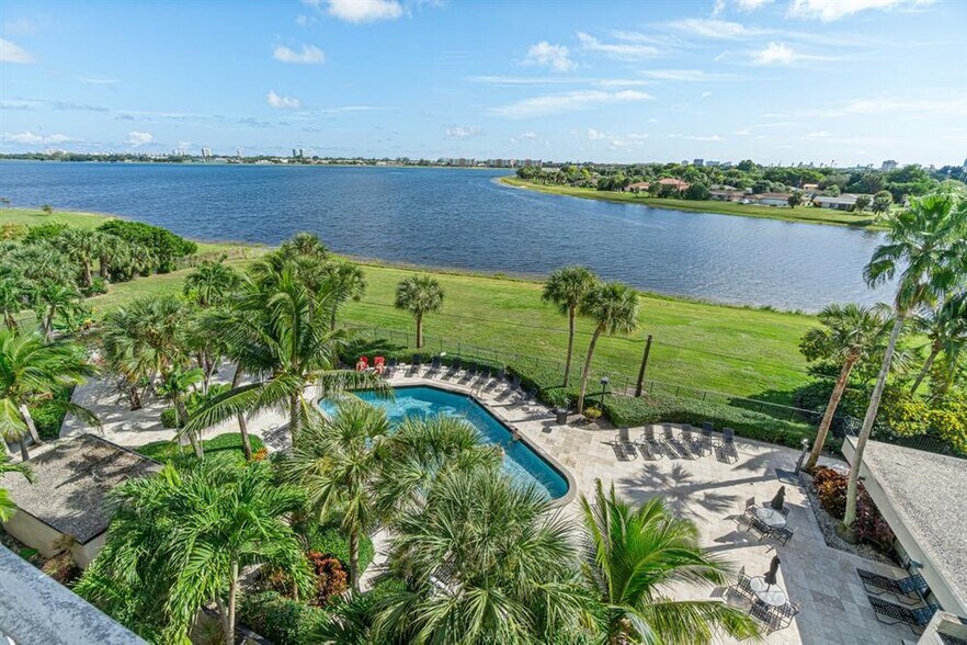 Building Photo - 1830 Embassy Dr