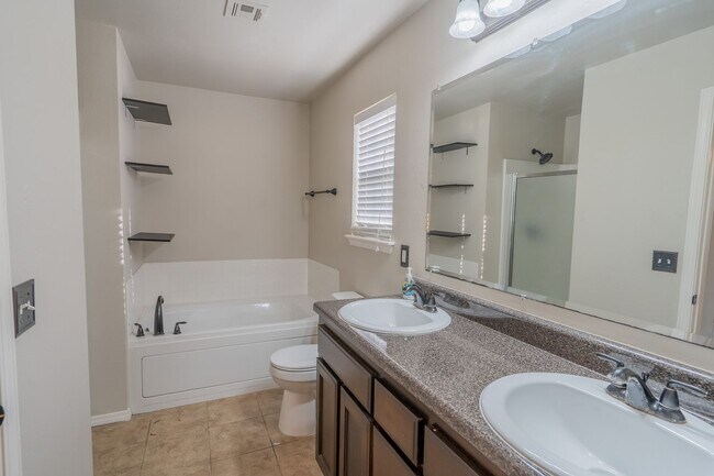 Building Photo - Lovely Broken Arrow Home! 3/2 with a great...