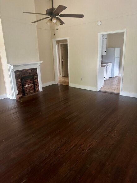 Livingroom - 308 Broad St