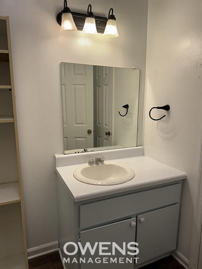 Building Photo - Duplex Available Immediately in North Hall