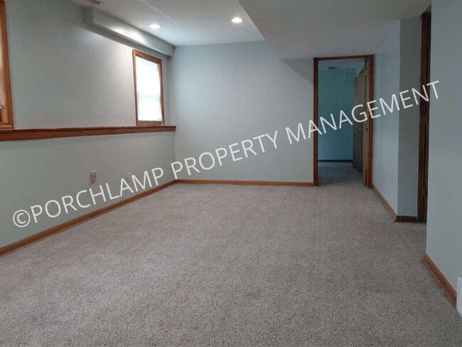 Building Photo - 3045 Chaminade Ct SW