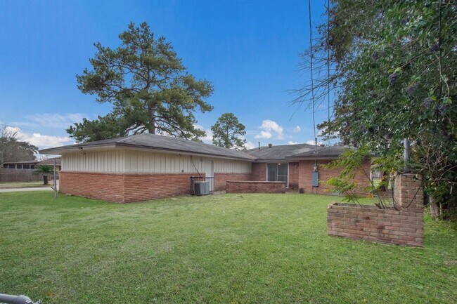 Building Photo - 2902 Wuthering Heights Dr