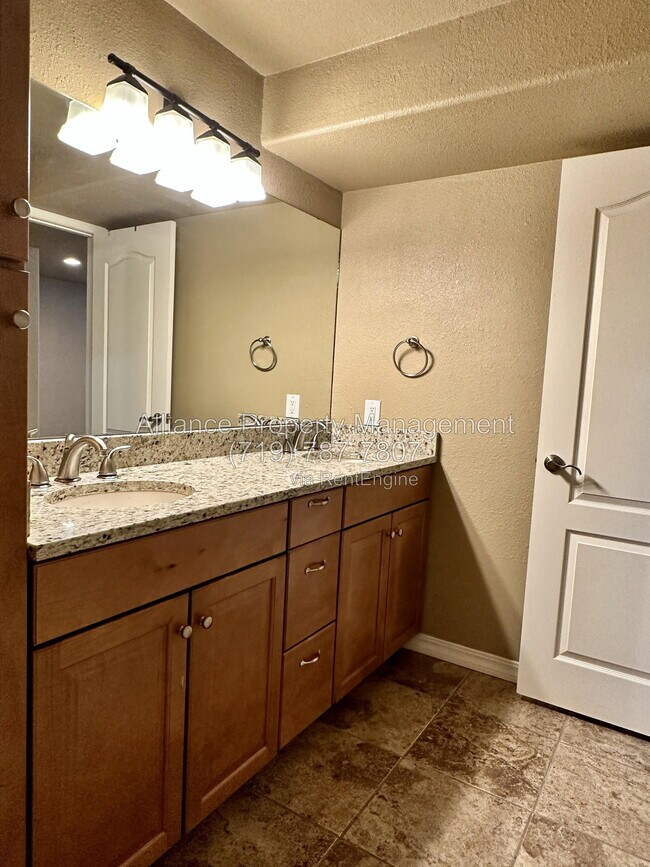 Building Photo - 2075 Bobcat Valley Ct