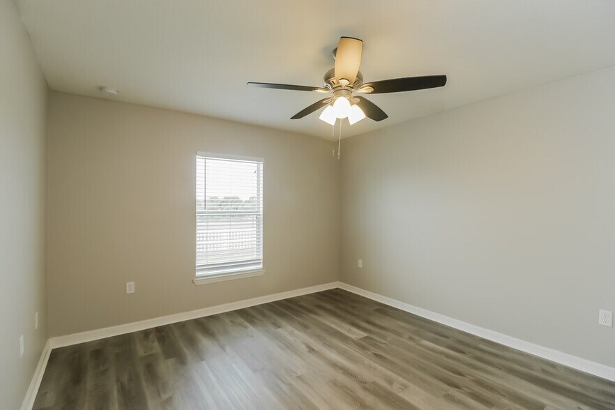 Building Photo - 6742 Wirevine Dr