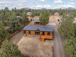 Building Photo - BRAND NEW FULL RENOVATION! Beautiful turn-key home available in Crooked River Ranch!