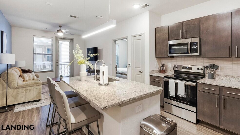 Building Photo - 2800 NE Green Oaks Blvd