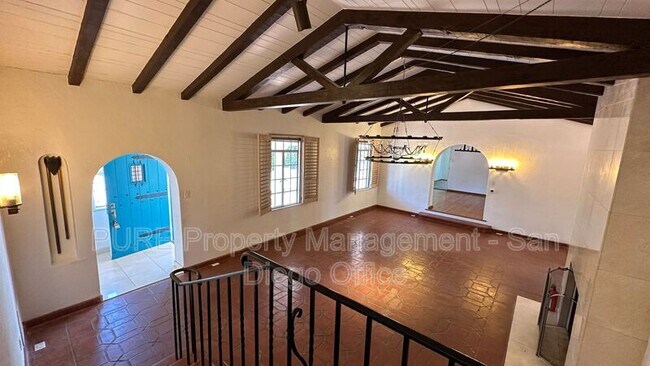 Building Photo - 2108 Alta Vista Dr