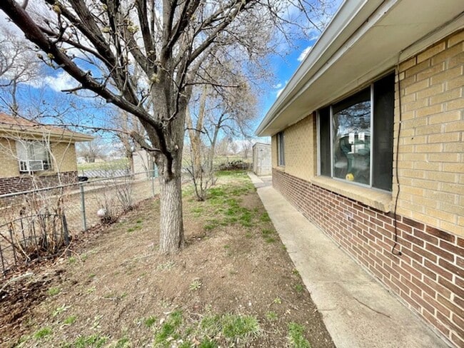 Building Photo - Remodeled Ranch Duplex