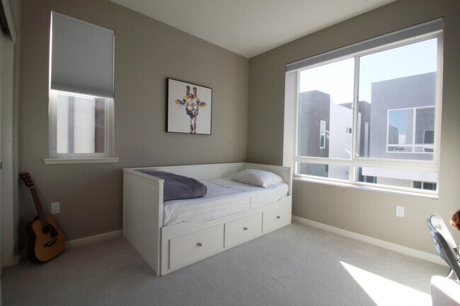 Building Photo - 164 Agustin Narvaez St