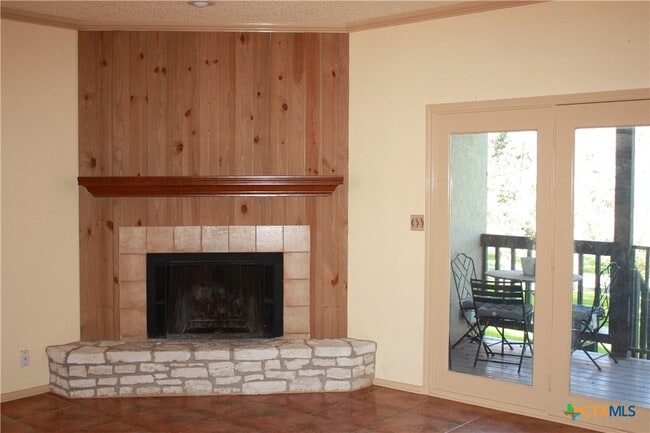 Building Photo - 421 Watts Ln