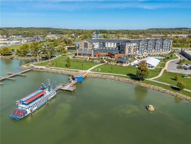 Building Photo - 205 Lakeshore Dr