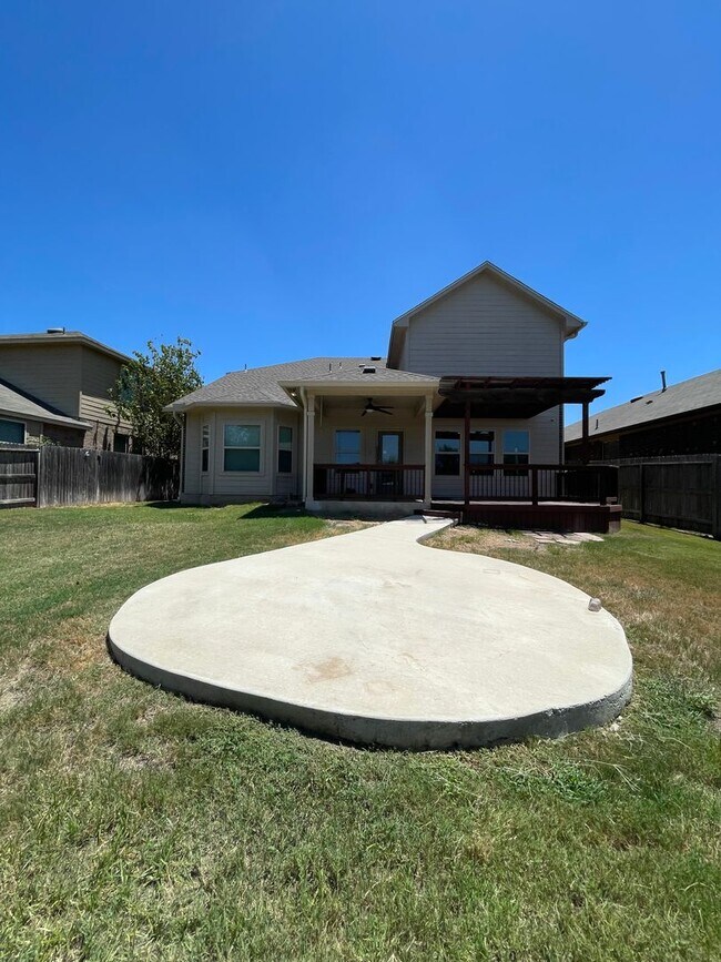 Building Photo - 22427 Carriage Bush