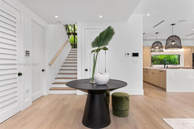 Building Photo - 4024 Bonita Ave