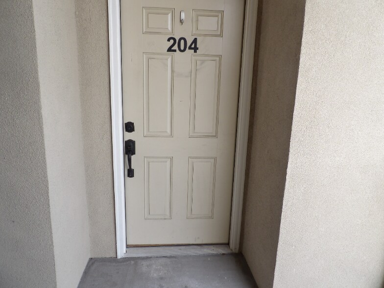 Building Photo - 430 W Pikes Peak Ave