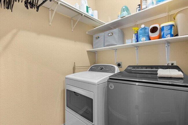 Building Photo - 4104 Sun Spirit Dr