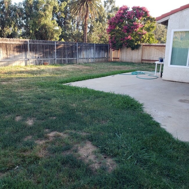 Building Photo - (((AVAILABLE))) REDLANDS 3bed 2 bath Must ...