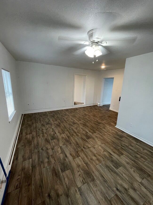 Building Photo - 311 W Malone Ave