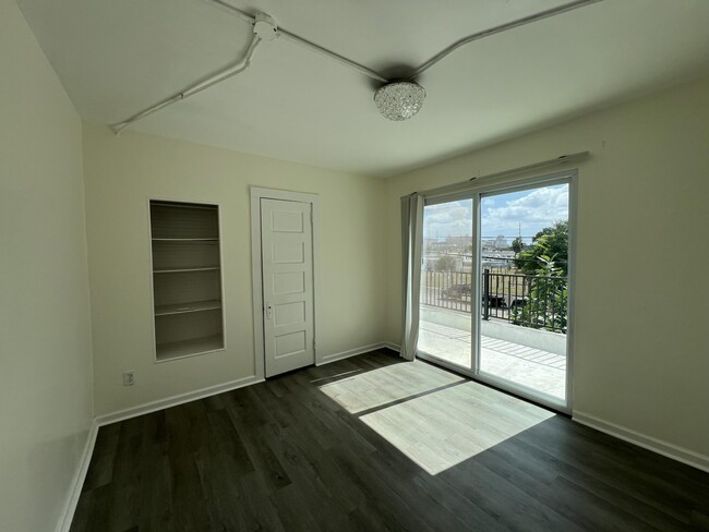 Building Photo - 1709 Mercer Ave