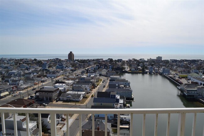 Building Photo - 236 N Derby Ave