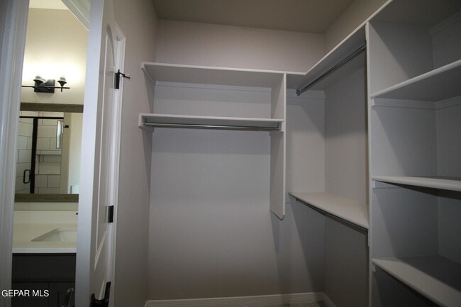 Building Photo - 509 Cedarwood Ave