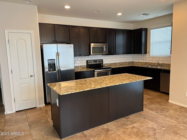 Building Photo - 3330 E Russell St