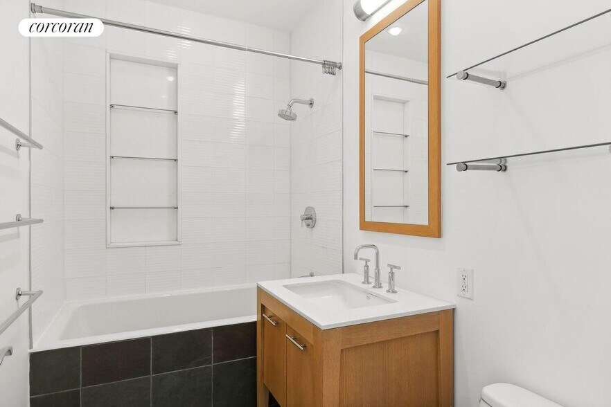 Building Photo - 85 Adams St