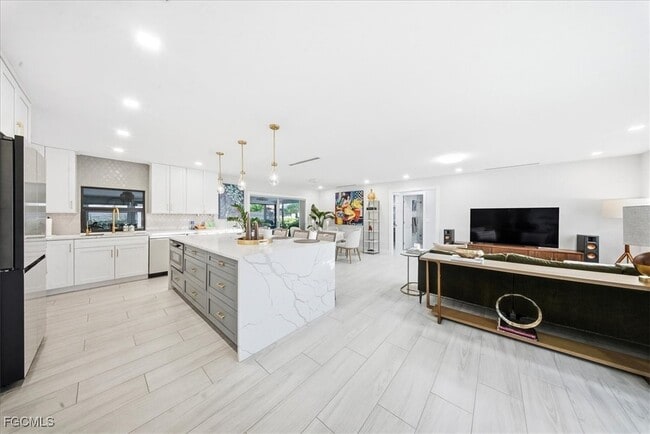 Building Photo - 4548 Genoa Ave