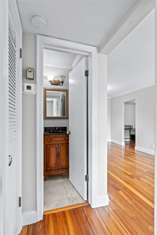 Building Photo - 140 Cypress Club Dr