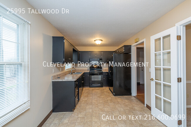Building Photo - 25995 Tallwood Dr