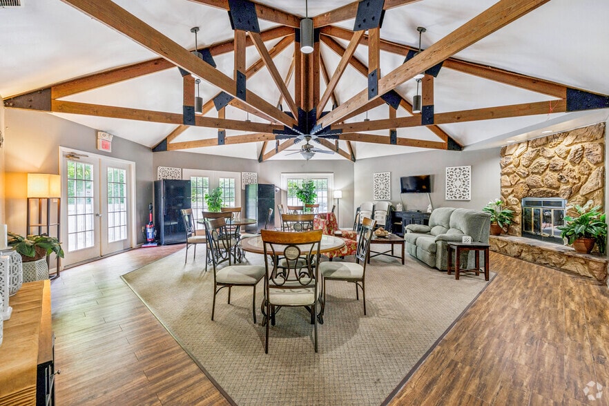 Clubhouse - Stoneridge Apartments