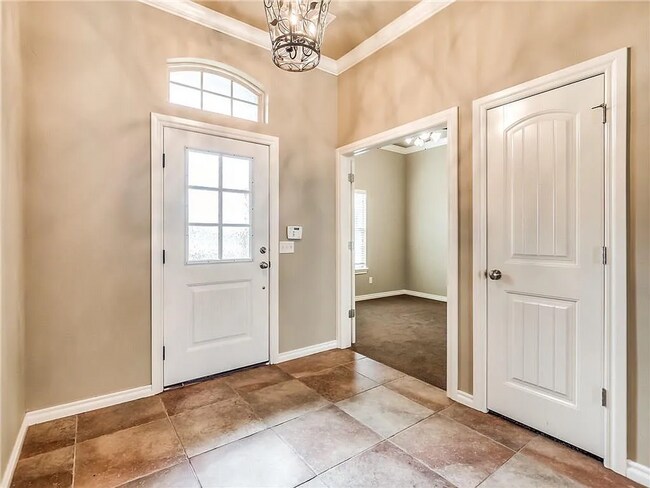 Building Photo - Gorgeous 3 bed, 2 bath home in NW OKC/Edmo...