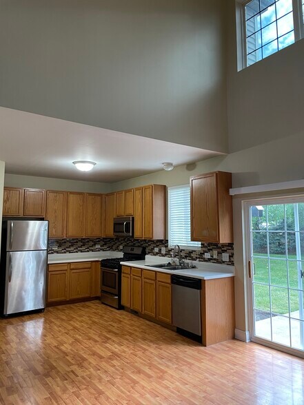 Building Photo - 1109 Clover Dr