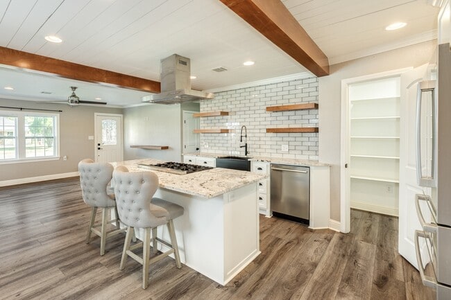 Building Photo - 1614 Avenue F