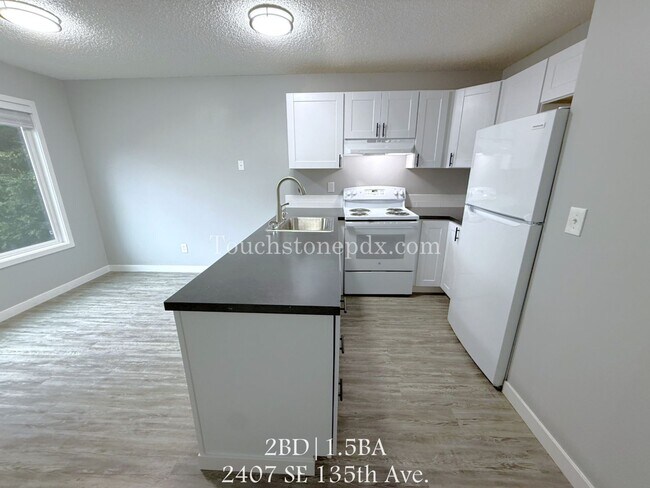 Building Photo - Newly Renovated 2-bedroom Apartment
