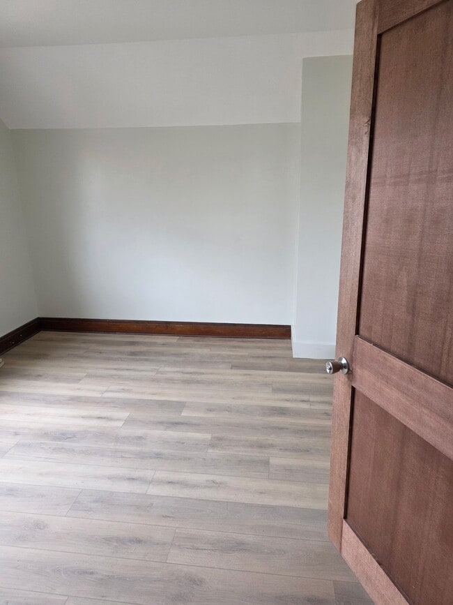 Building Photo - 1156 E Losey St