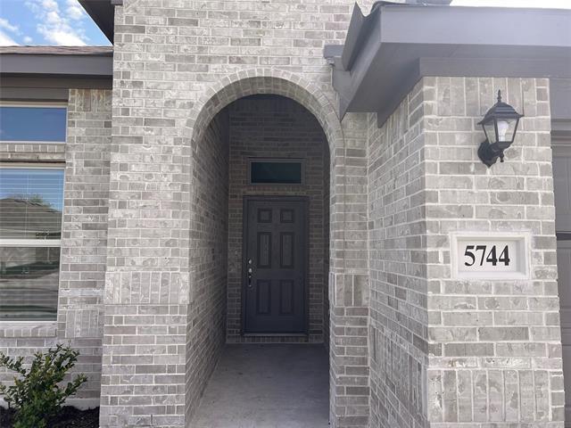 Building Photo - 5744 Brookville Dr