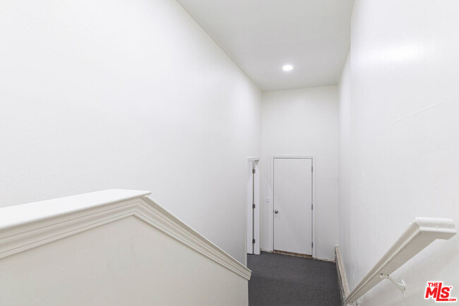 Building Photo - 1712 Woodland Dr