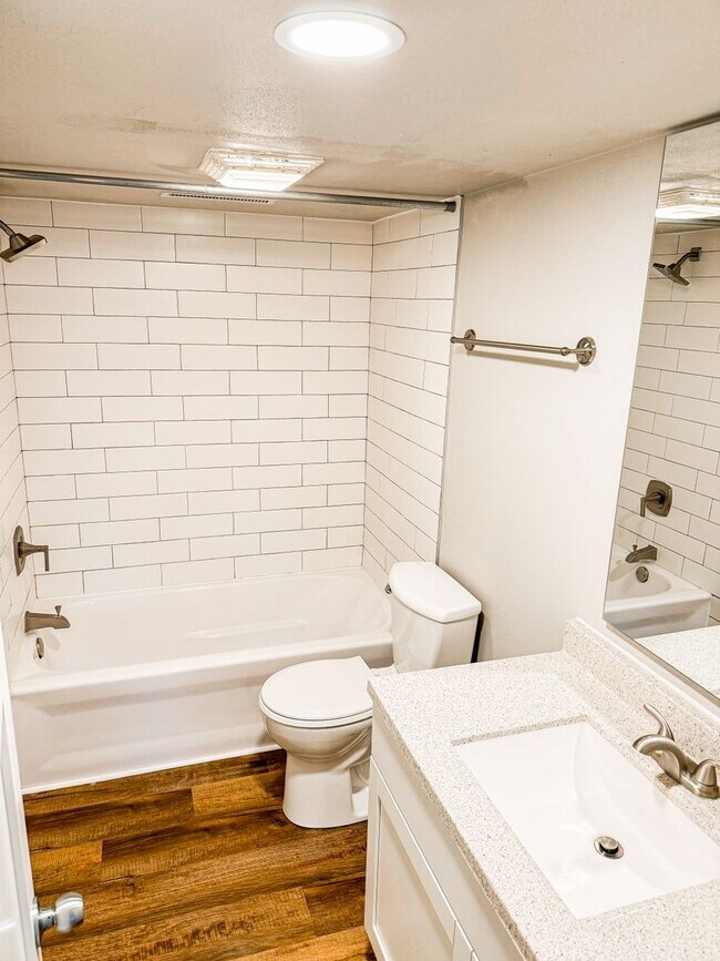 Building Photo - 917 Buena Vista Dr