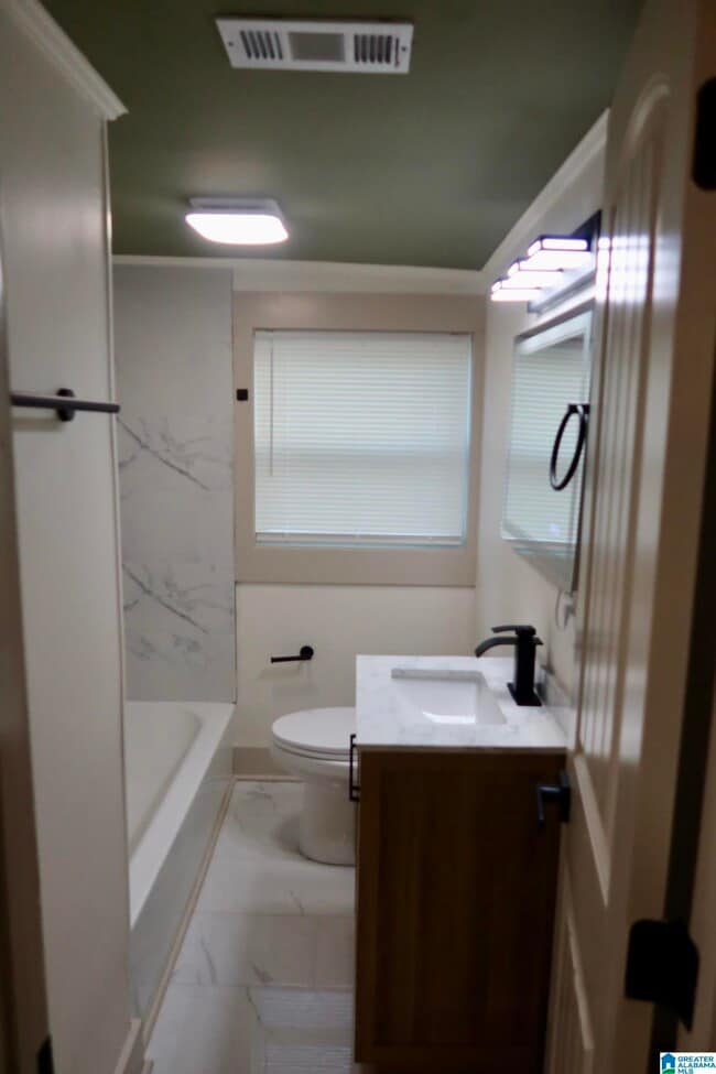 Building Photo - 320 Samford St