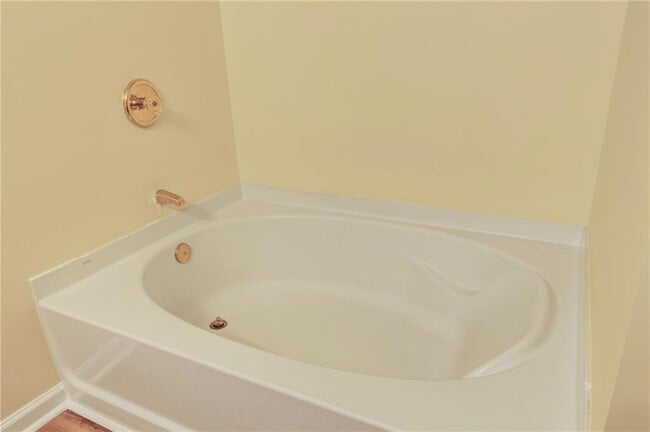 Building Photo - 1102 Pleasant Oaks Ct