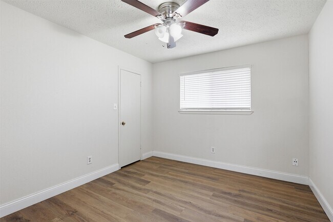Building Photo - 16315 Dew Drop Ln