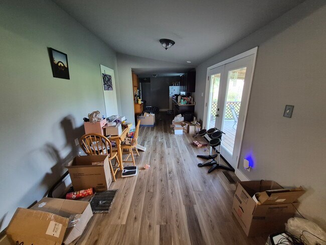 Building Photo - Easy St