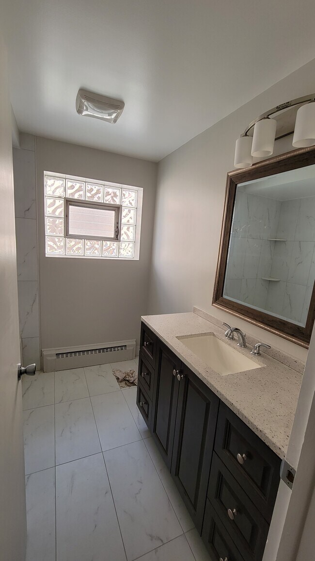 Bathroom - 4644 N Sayre Ave