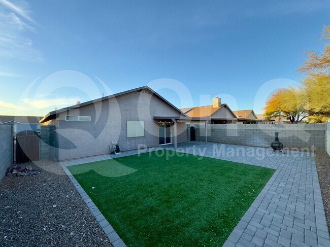 Building Photo - 8771 S Desert Rainbow Dr