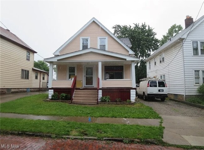 Primary Photo - 7906 Rosewood Ave