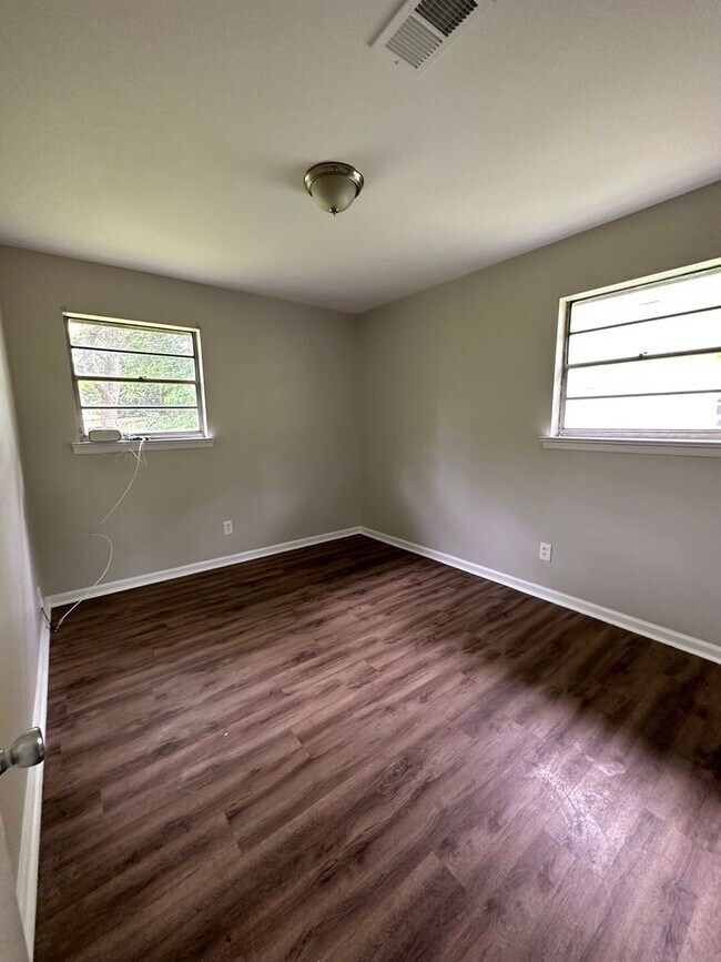 Building Photo - Brighton