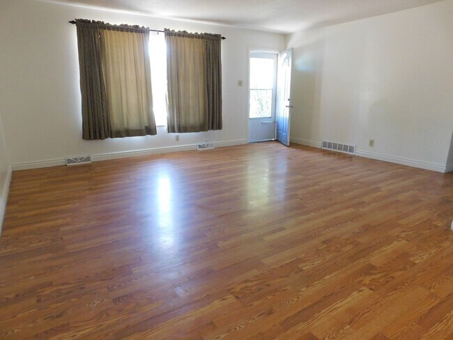 Building Photo - Spacious in the Redlands