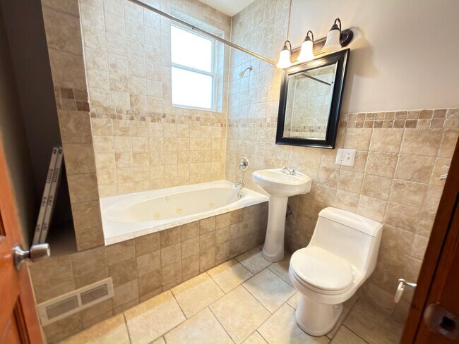 Building Photo - 5715 W Irving Park Rd