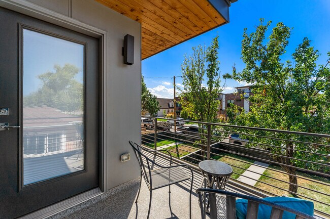 Building Photo - 1544 Utica St