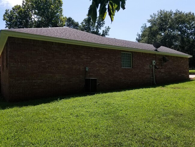 Building Photo - 18 Fairbrook Ln